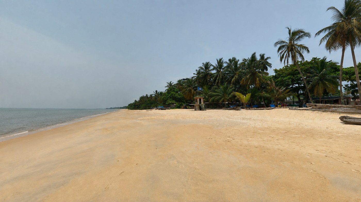Vue panoramique de la plage du Tropicana avec le mirador existant en arrière-plan