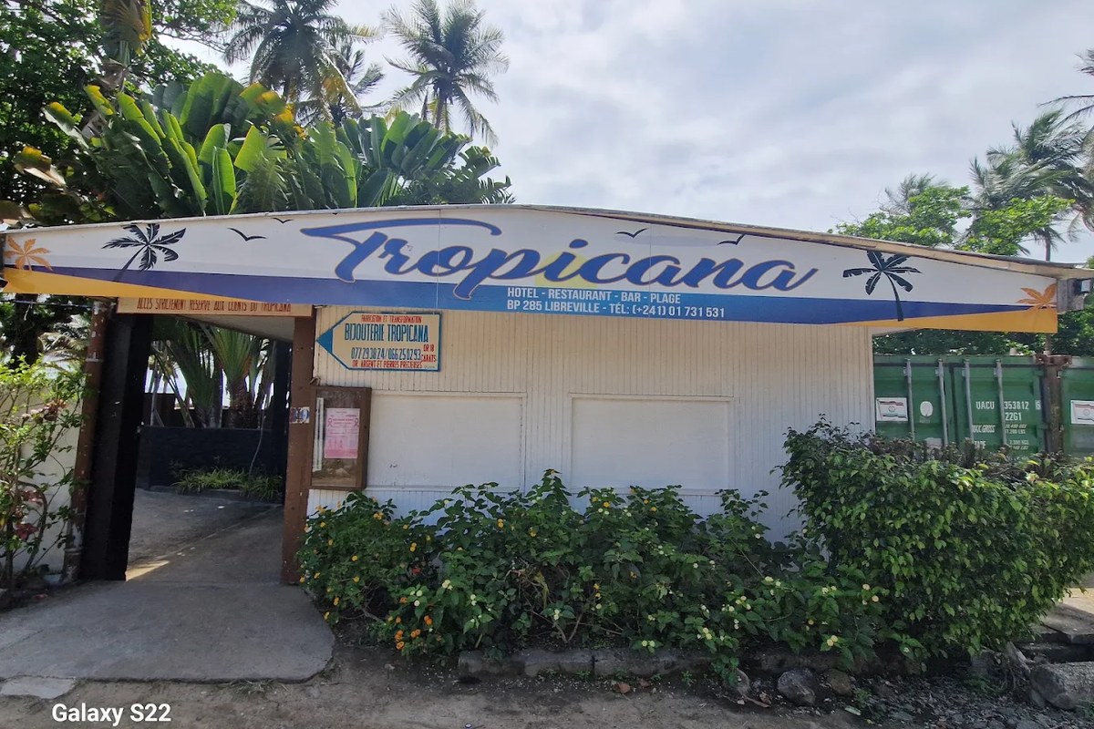 Entrée actuelle de l'Hôtel Tropicana — photo Jérôme Richard, via Google Maps, 2025